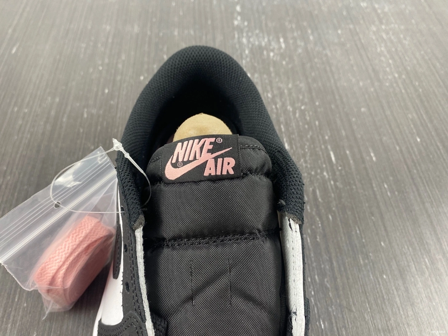 OG Bleached Low - Coral 1 CZ0790-061 Jordan 0107